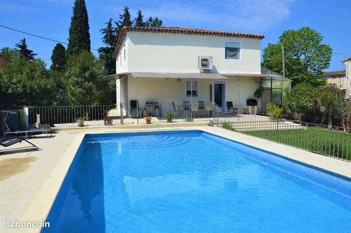 Villa 9 pièces 230 m²