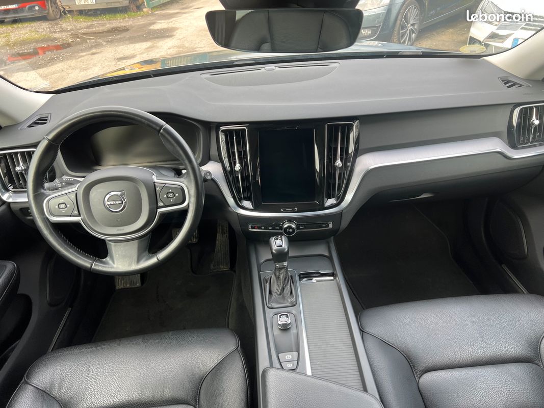 Volvo v60 D3 150cv année 2019 R-DESIGN (image 5)