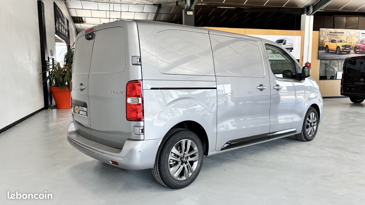 29 990 HT - CITROEN JUMPY M 2.2 180 cv bva PACK PREMIUM CONNECT + CONFORT GRIS ACIER neuf / tva recuperable (image 3)