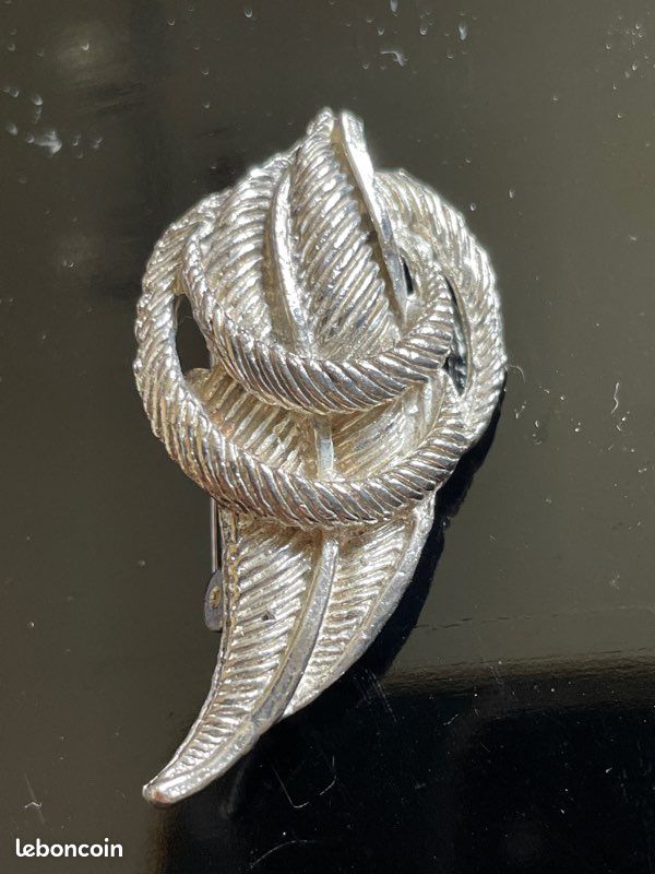 Broche Vintage Argentée – Bijou Ancien En Métal, Parfait Pour Customiser