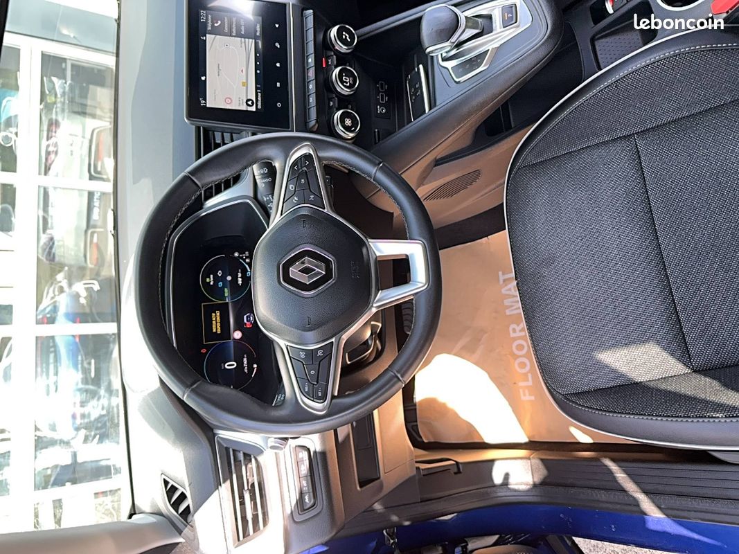 RENAULT Captur E-Tech Plug-in 160 - 21 Intens (image 28)