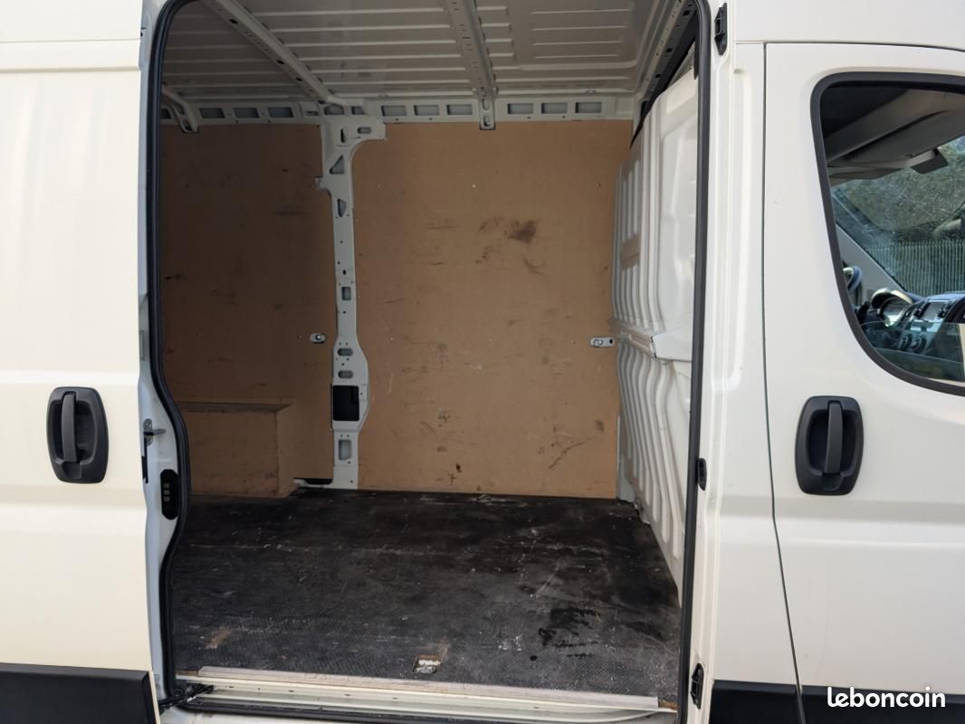 Peugeot Boxer FOURGON TOLE 330 L2H2 BLUEHDI 130 S&S PREMIUM PACK (image 9)
