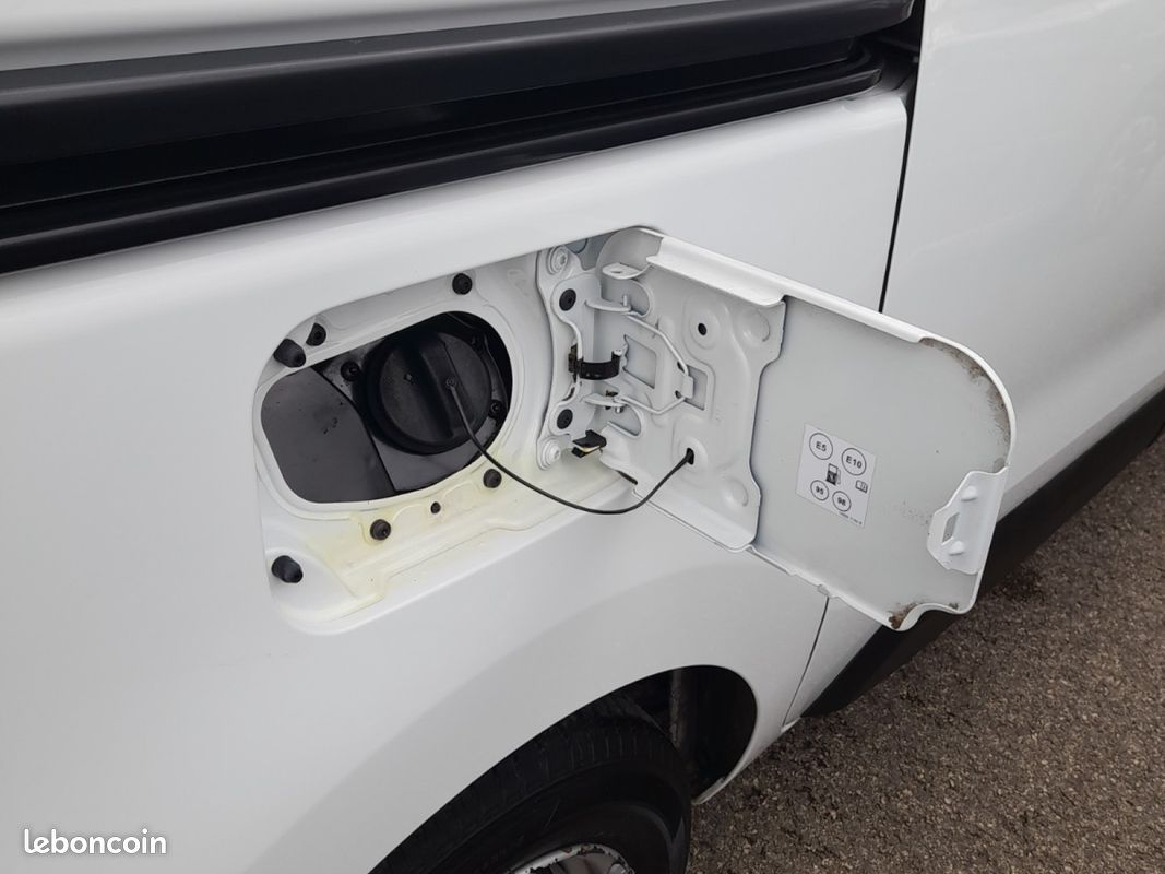 Renault express van tce 100 confort prix 6500 euros ht (image 22)