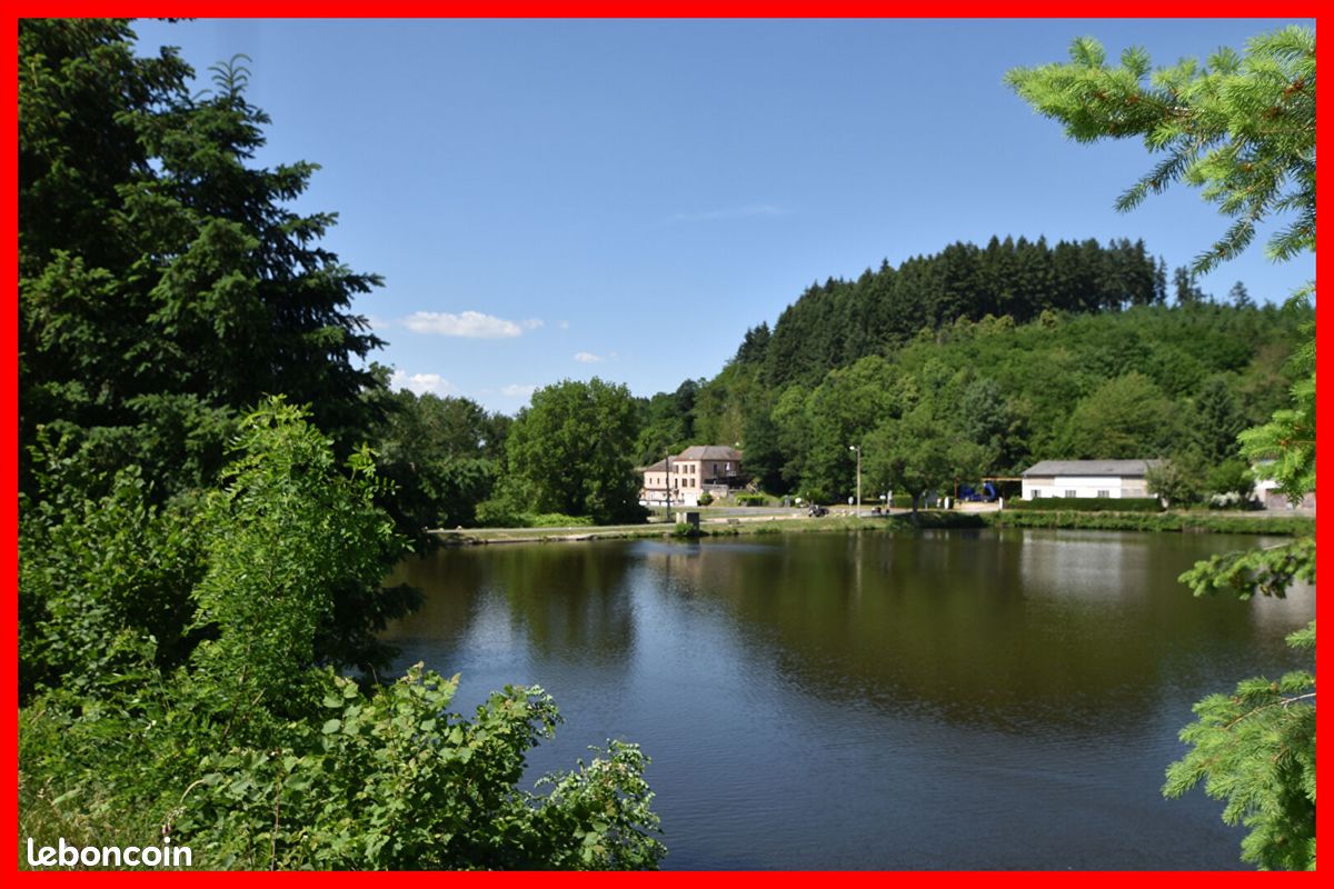Immeuble 20 pièces 652 m² · au Mayet-de-Montagne · 652 m² · 399 000 €