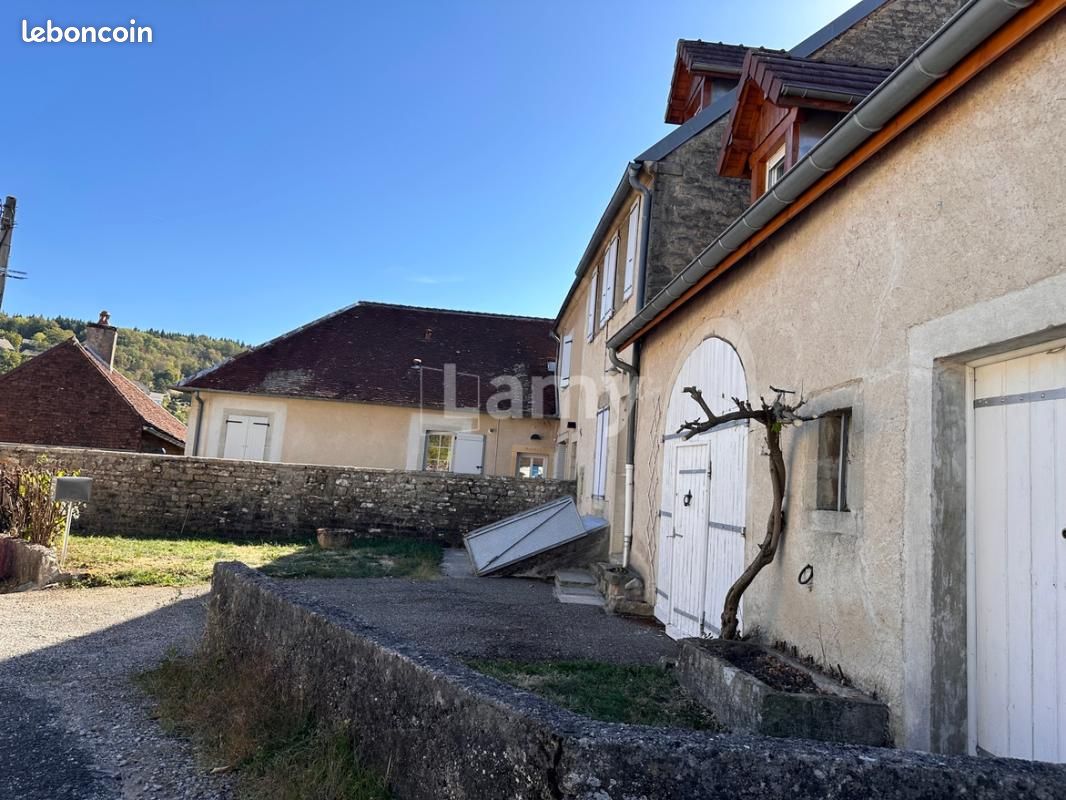 Maison 7 pièces 177 m² · à Pannessières · 177 m² · 1 040 €/mois