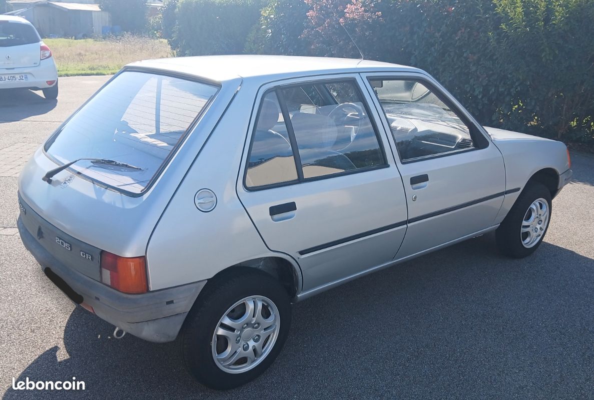 Peugeot 205 Phase 2 1.1 GR 1988 (image 2)