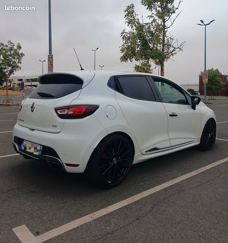 Clio 4 RS Trophy (image 2)