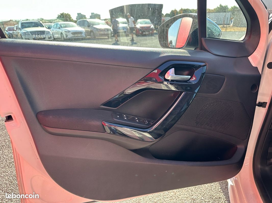 Peugeot 208 1.5 BLUE HDI 102 CH TECH EDITION - GARANTIE 12 MOIS (image 12)