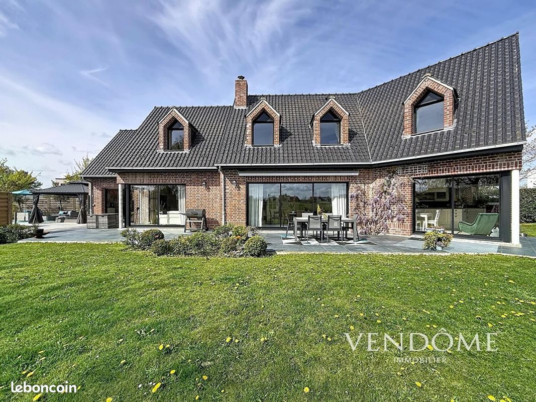 Maison 7 pièces 271 m² · à Mérignies · 271 m² · 1 250 000 €