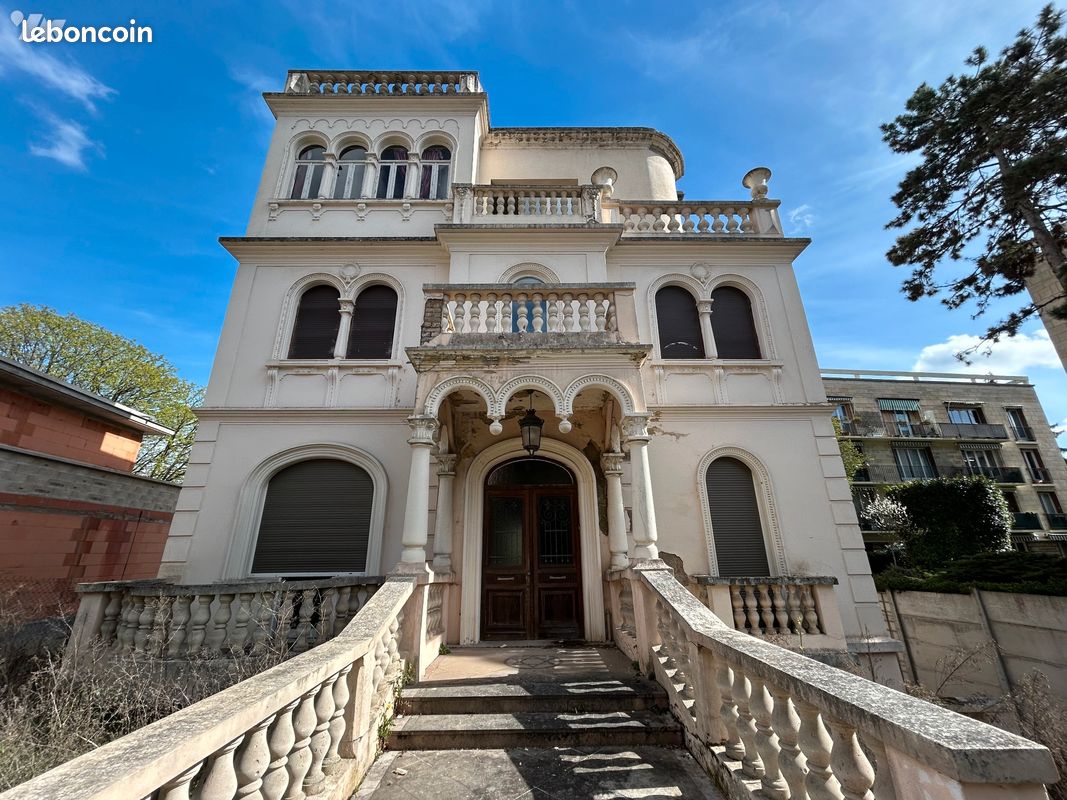 Immeuble 319 m² · à Saint-Cloud · 319 m² · 1 550 000 €