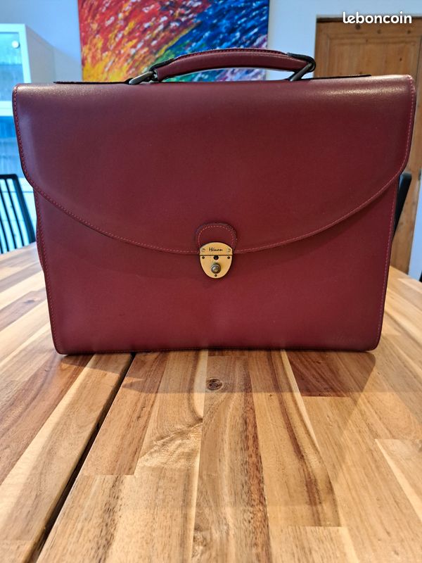 A vendre Cartable Gerard HENON en cuir de vachette couleur