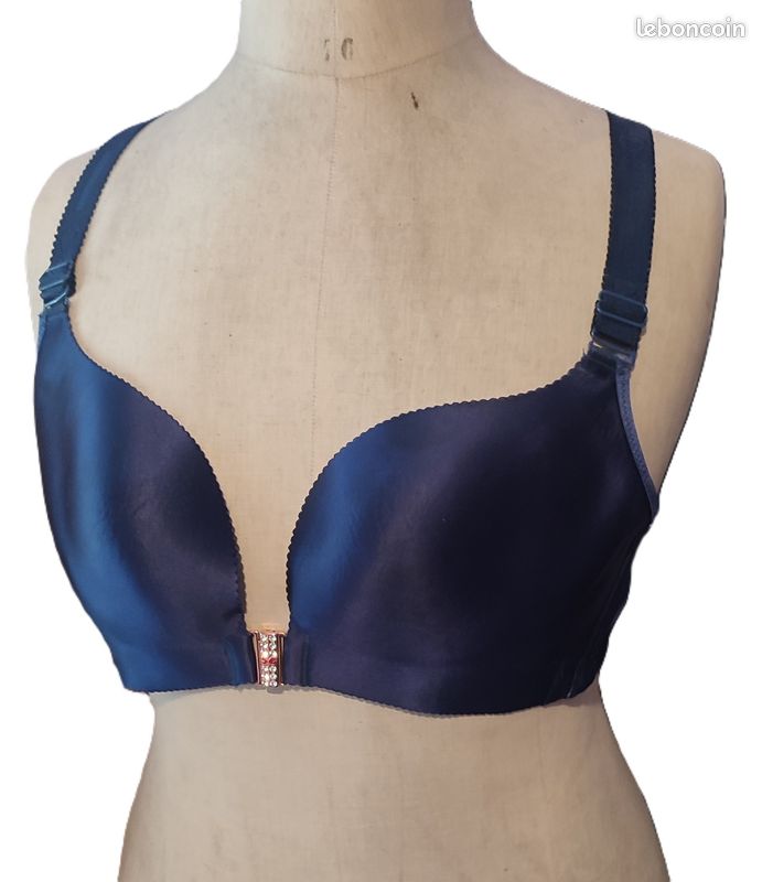 Soutien-gorge bleu dentelle dorsale en forme de papillon. Taille 100C (image 15)