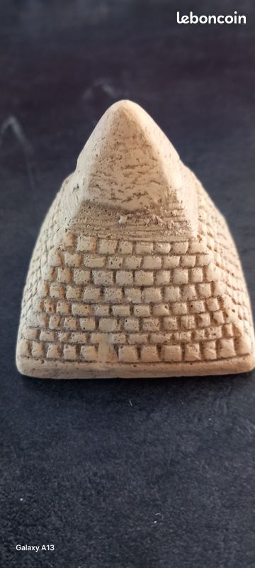 Petite Pyramide Égyptienne Déco (image 1)