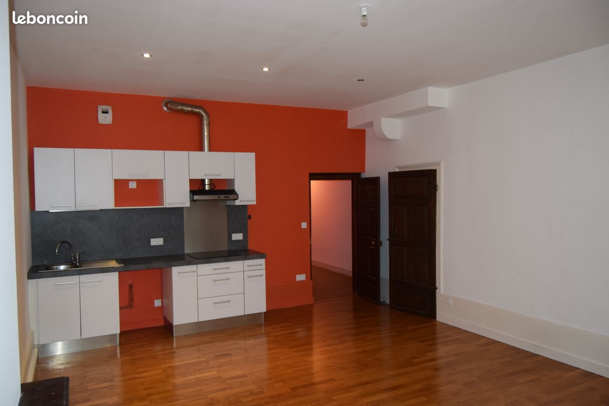 Immeuble 15 pièces 500 m² · à Poligny · 500 m² · 655 000 €