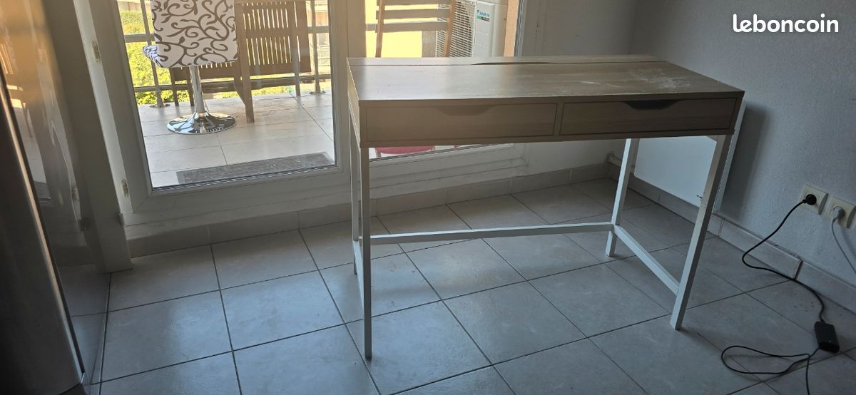 Bureau Alex (image 1)