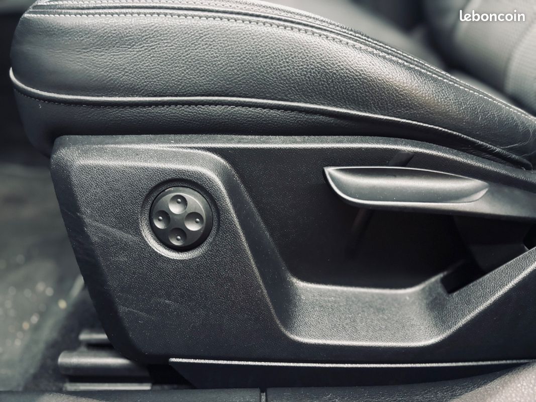 Audi Q2 35 TFSI 1.5L 150CH S LINE + ENTRETIEN CONSTRUCTEUR + TOIT OUVRANT + CARPLAY + CAMERA DE RECUL + GARANTIE 12 MOIS (image 40)