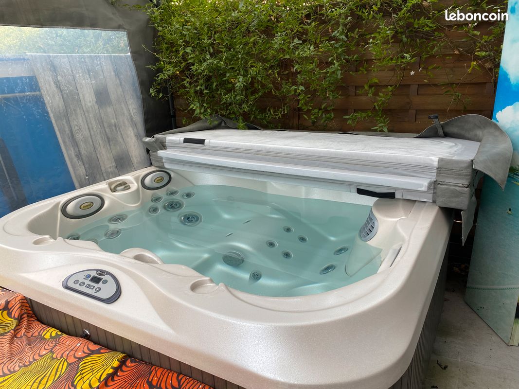 Spa marque jacuzzi 3 pl (image 2)