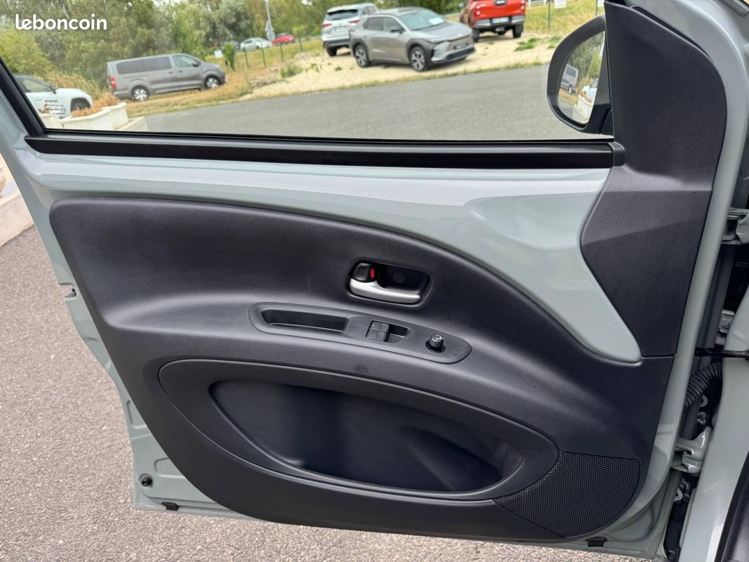 Toyota Aygo X 1.0 VVT-i 72ch Air Design MY24 (image 29)
