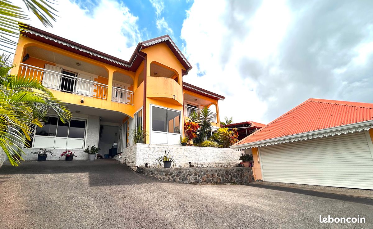 Maison 8 pièces 244 m² · à Entre-Deux · 244 m² · 499 000 €