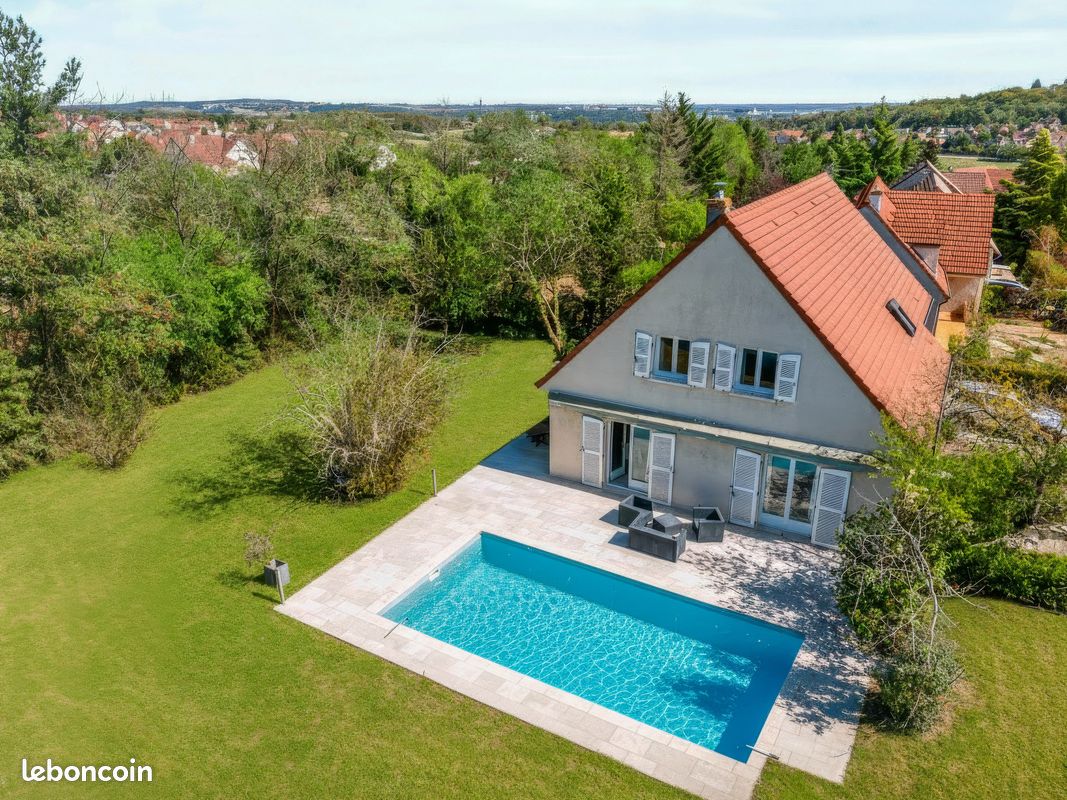 Maison 7 pièces 200 m² · à Daix · 200 m² · 599 000 €