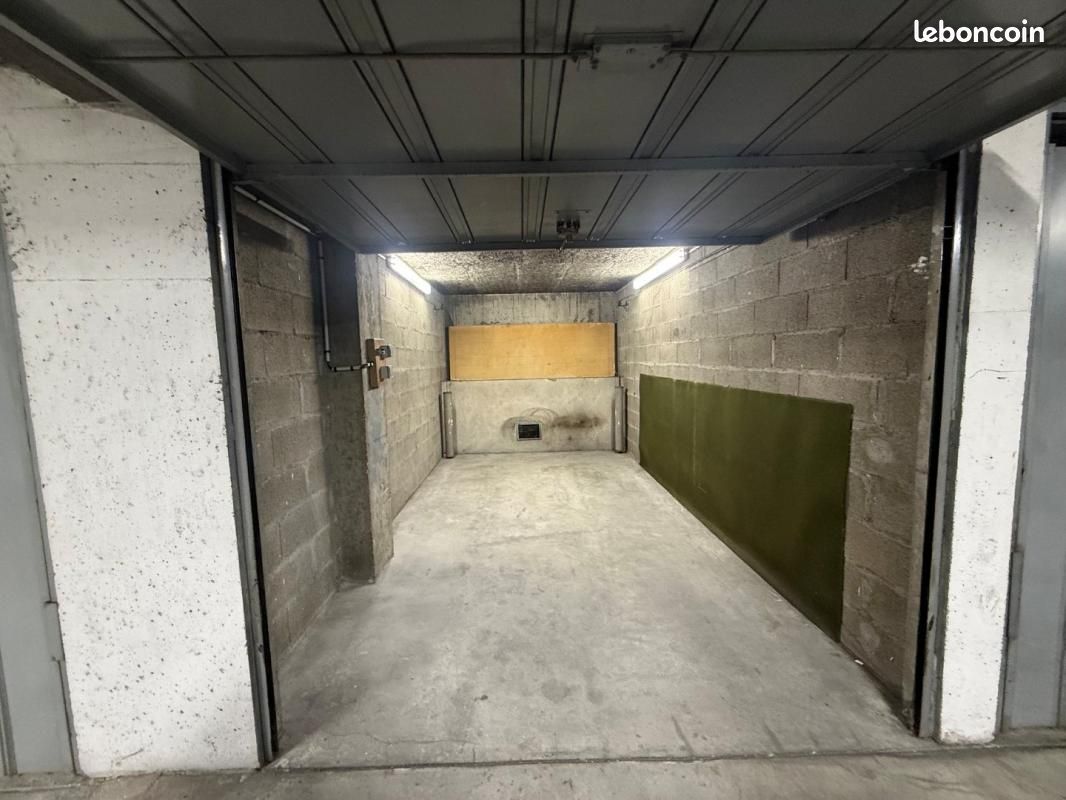 Garage/box Tours · 90 €/mois