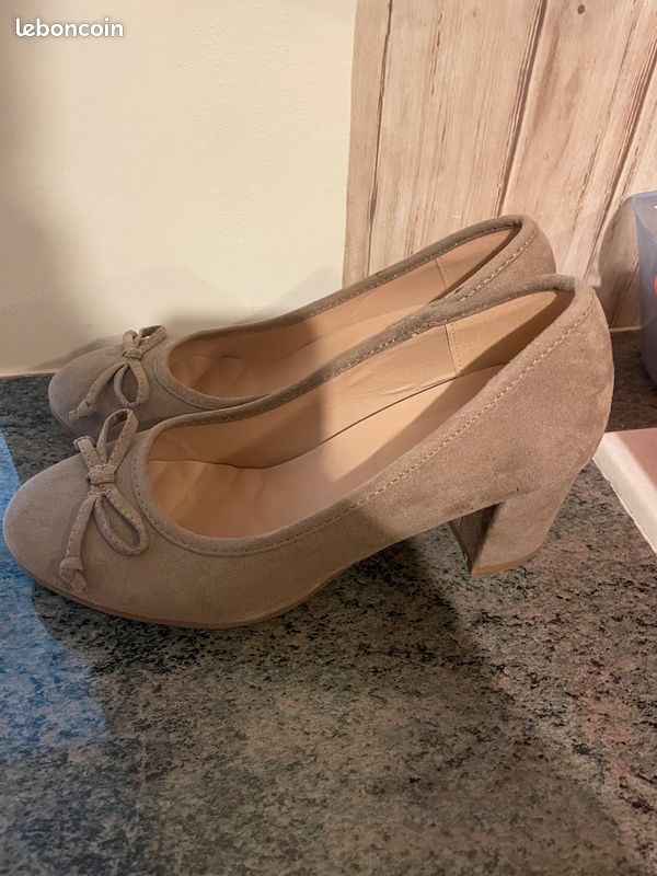 Chaussure à talon (image 1)