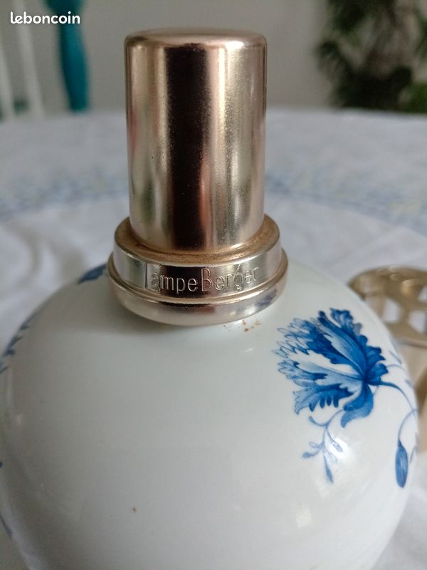 Ancienne lampe Berger en porcelaine et fleurs bleues (image 8)
