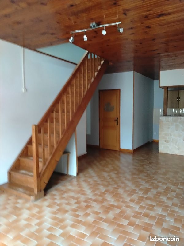 Appartement 3 pièces 49 m² · à Droiturier · 49 m² · 290 €/mois