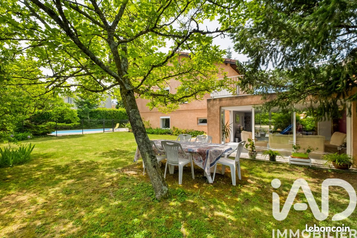 Maison 9 pièces 260 m² · à Lentilly · 260 m² · 690 000 €