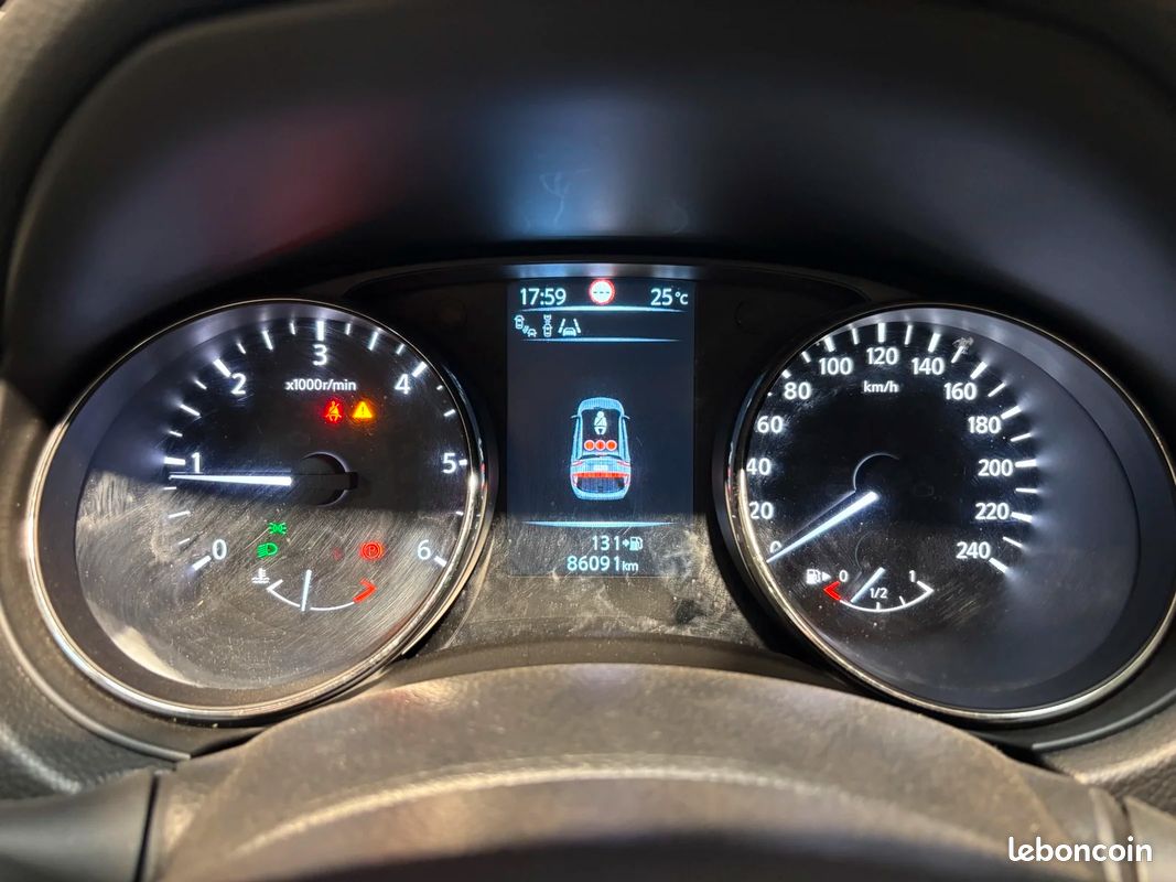 NISSAN QASHQAI 1.6 dCi 130 Stop/Start Tekna - excellent état - 86 000 km - intérieur cuir (image 21)