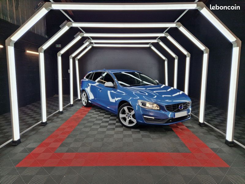 Volvo V60 D3 150CH MOMENTUM GEARTRONIC * ATTELAGE * BLUETOOTH * SUIVI COMPLET (image 1)