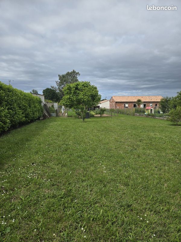 Terrain à bâtir de 600 m² à VERDELAIS (33) · 58 000 €