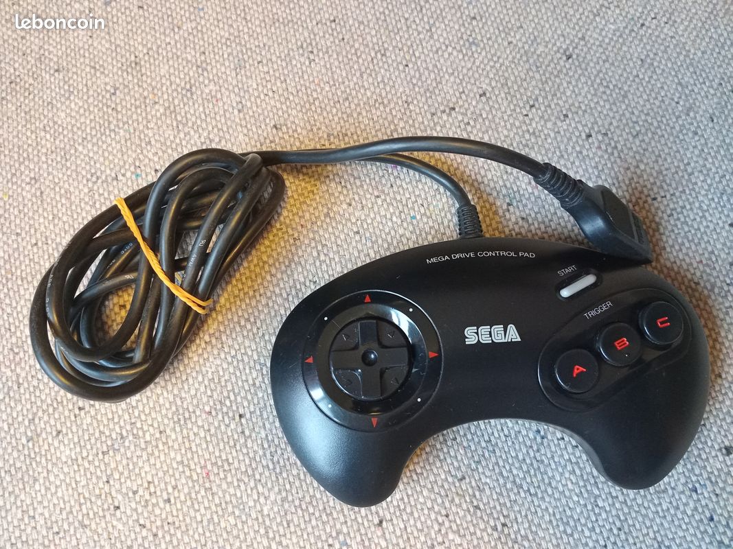 Manette Sega Megadrive Officielle - Avec Fil, 1 M - Fonctionnelle Mais En Mauvais état Esthétique