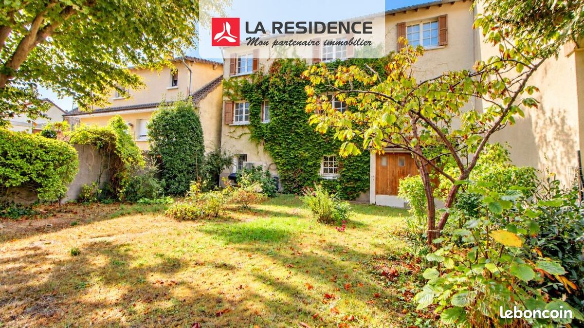 Maison 8 pièces 154 m² · aux Clayes-sous-Bois · 154 m² · 449 000 €