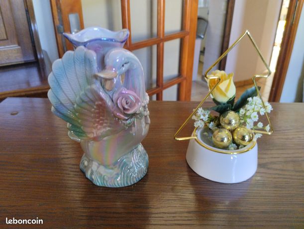 Ancienne Bouteille En Porcelaine Blanche Forme De Cygne Avec Dorures - Objet De Décoration Paris