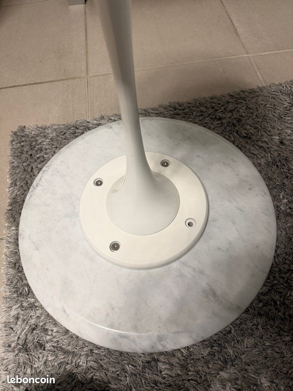 Table tulipe ronde en marbre blanc – Ø 50 cm (image 5)