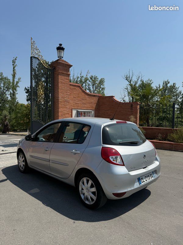 Renault Clio 3 tomtom 1.2i 75ch 28 000 km (image 4)
