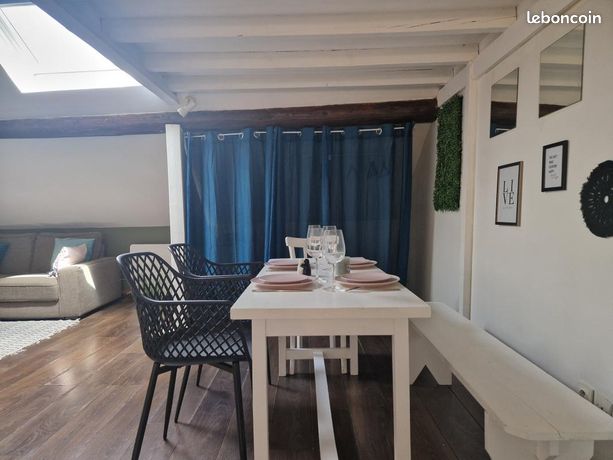 Studio 1 pièce 50 m²