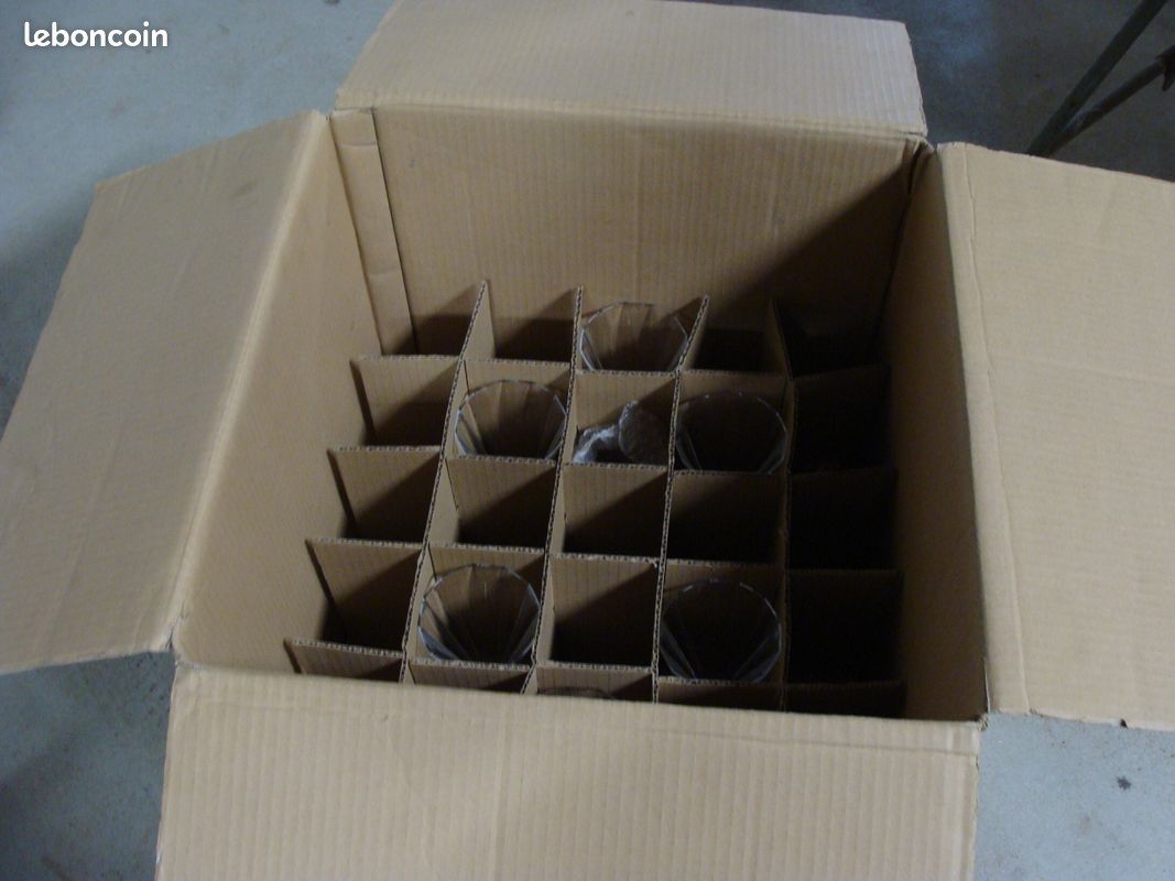 CARTON DE DEMENAGEMENT SPECIAL VERRES 3 NIVEAUX DE RANGEMENT SOIT AU TOTAL 75 VERRES VALEUR 16.50Eur (image 2)