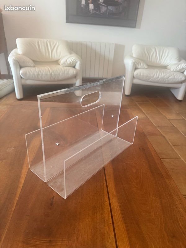 Porte-revues en plexiglas transparent David Lange (image 1)