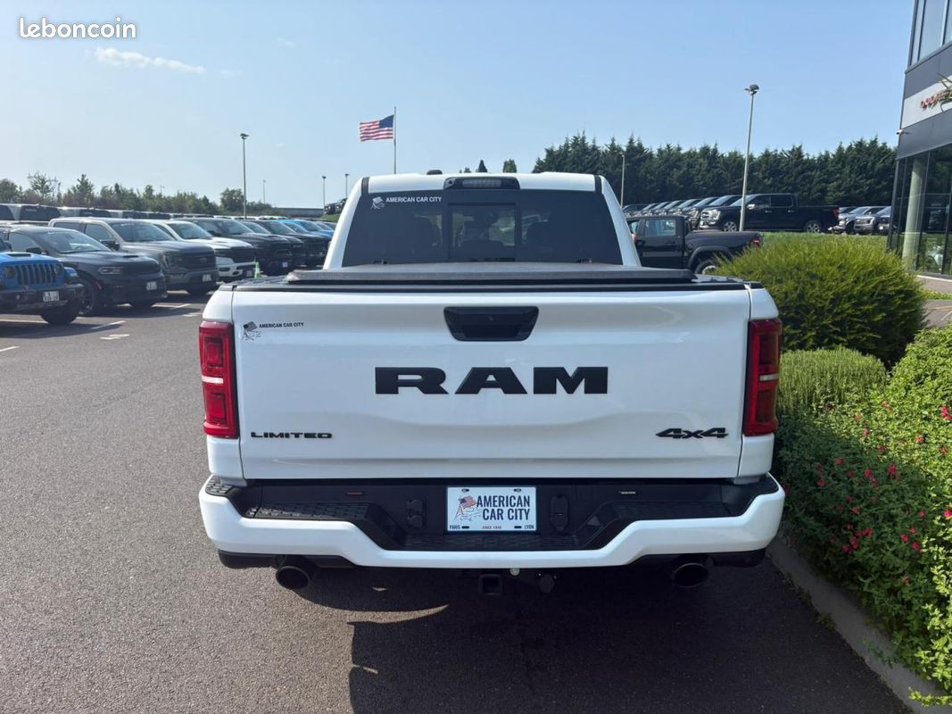 Dodge ram 1500 crew limited night edition rambox 2025 (image 8)