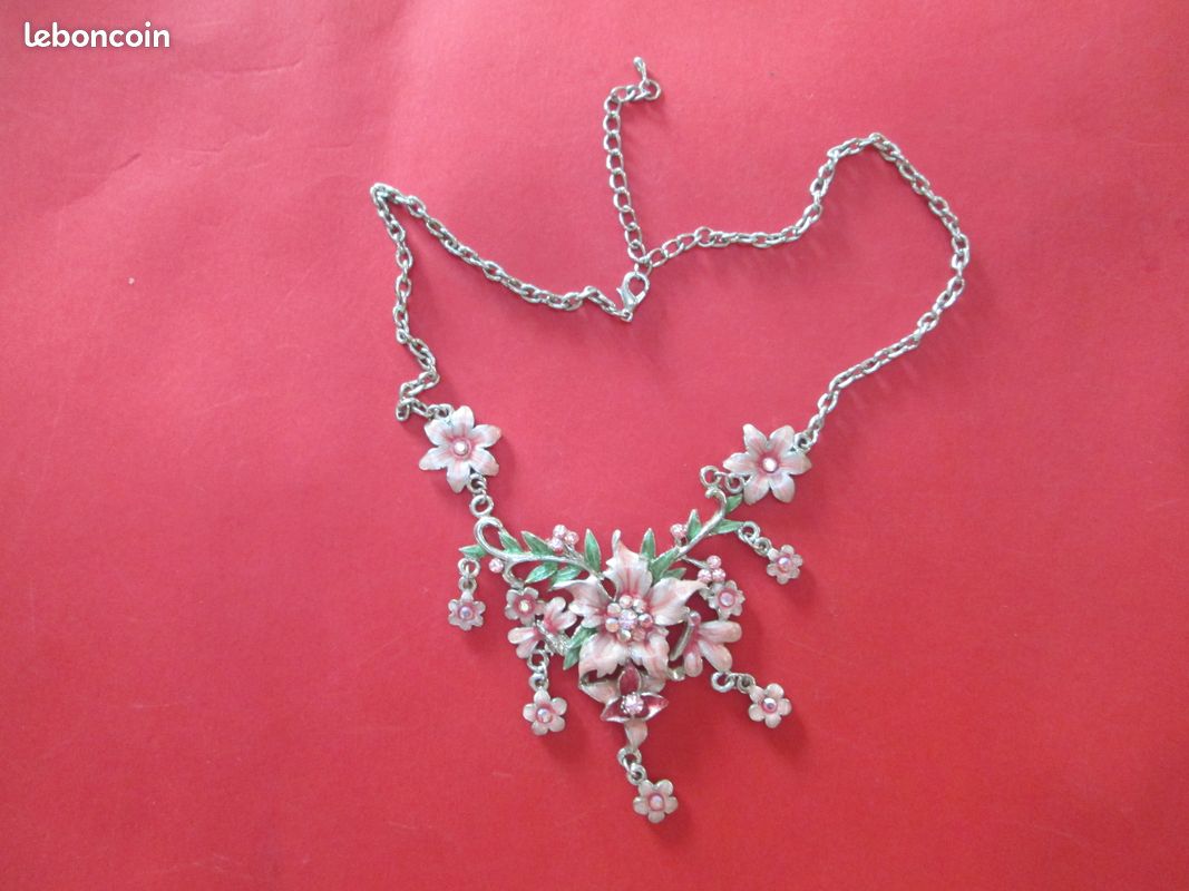Collier Fantaisie Noir Motif Feuille Et Fleur - Accessoire Bohème Et Naturel Pour Toutes Les Tenues