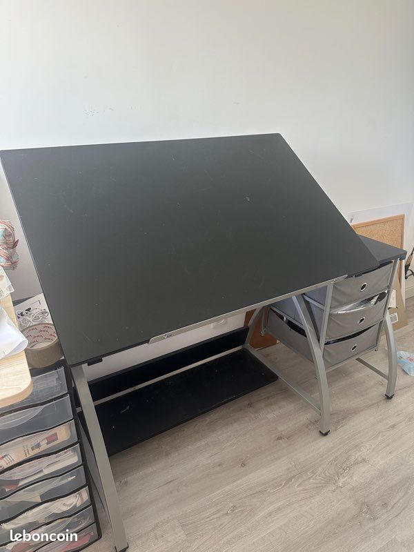 Table à dessin (image 1)