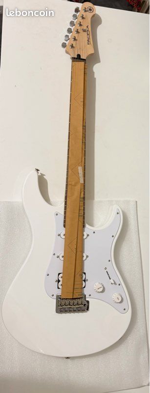 Guitare électrique Yamaha Pacifica 012 NEUF (image 3)