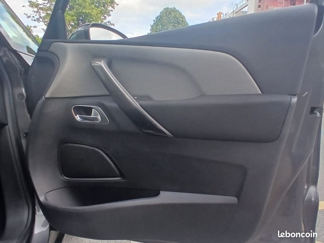 CITROEN C4 SPACETOURER PureTech 130 SS Shine (image 36)