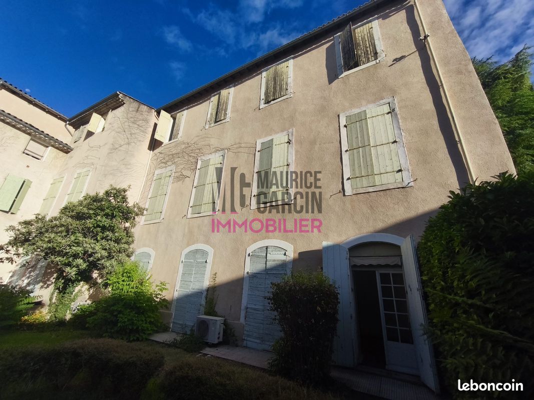 Appartement 8 pièces 210 m² · à Carpentras · 210 m² · 286 000 €
