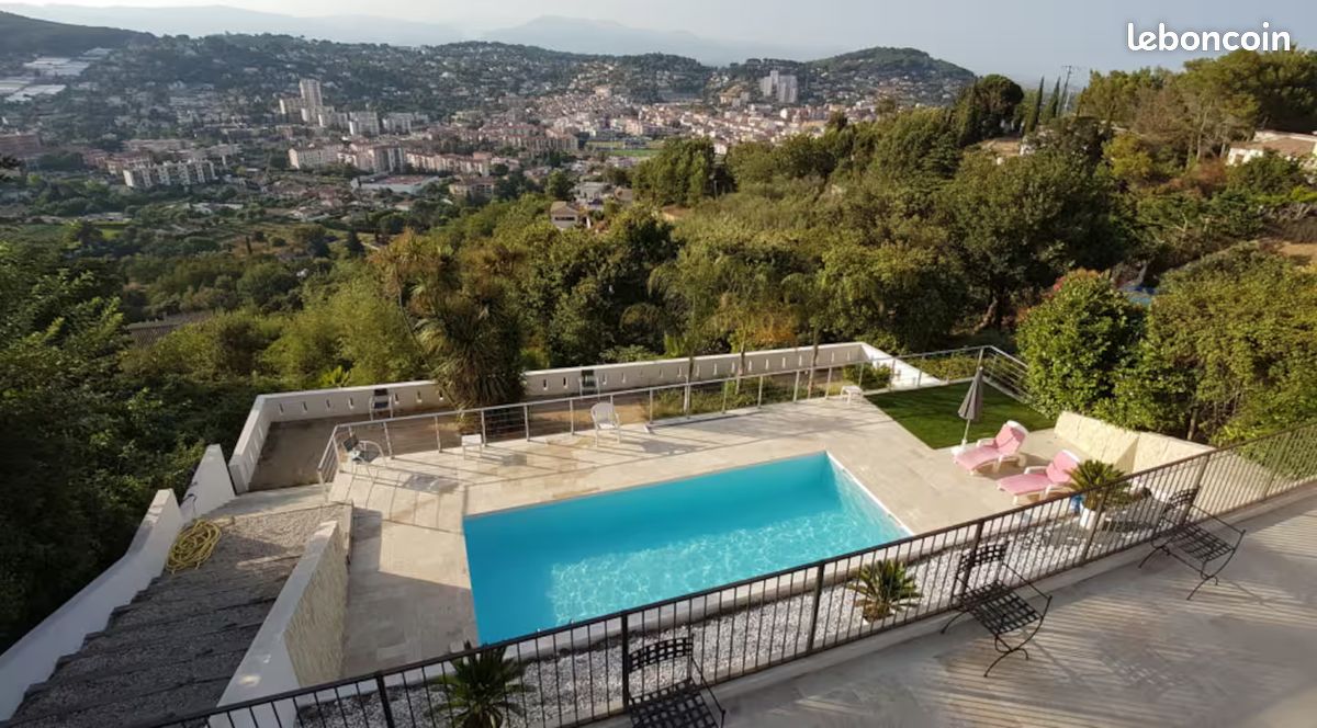 Maison 5 pièces 140 m² · à Vallauris · 140 m² · 3 800 €