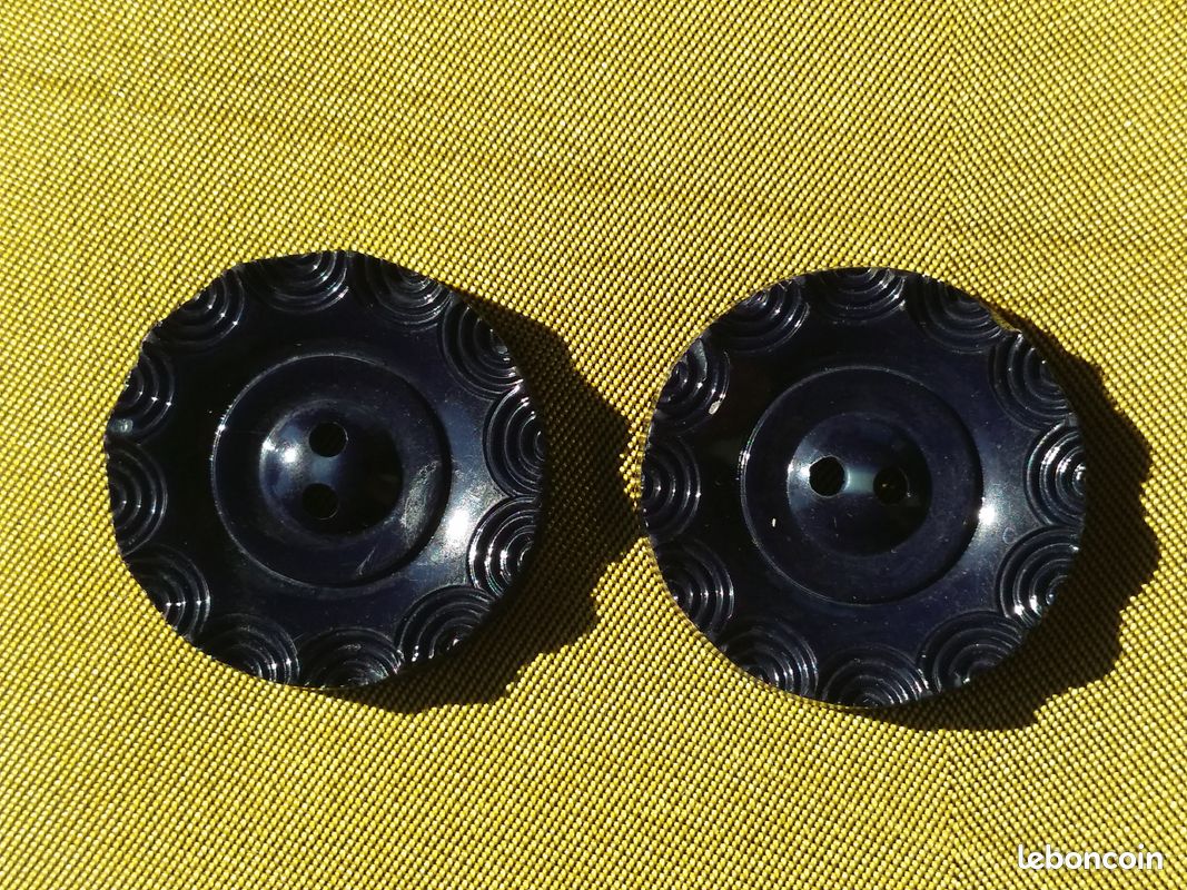 Bouton Ancien En Galalithe Noir Et Laiton - Style Vintage - Pour Couture Ou Collection