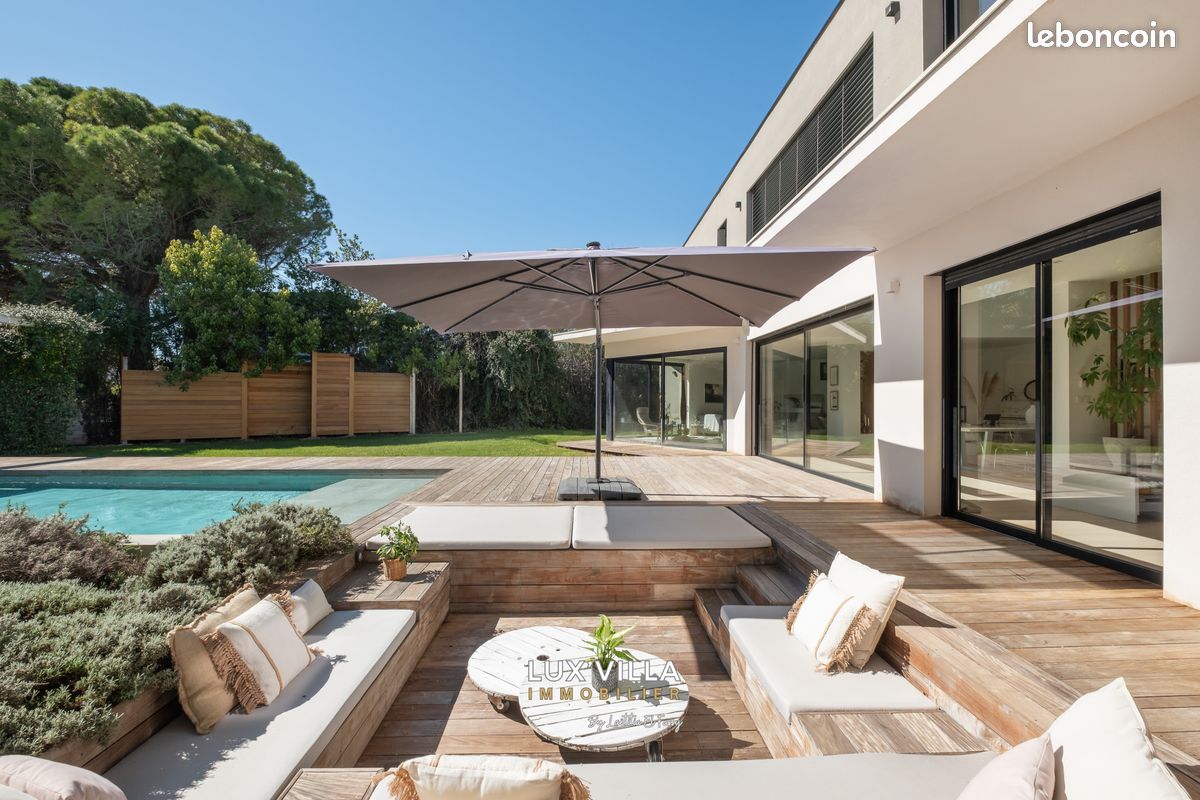 Maison 12 pièces 447 m² · à Lattes · 447 m² · 2 490 000 €