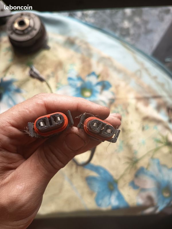Connexion phare avant Peugeot speedfight 3 (image 2)